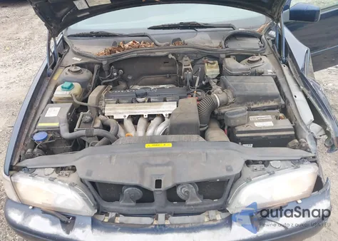 1998 Volvo S70 Gtas/Gtms z USA, uszkodzony, nr VIN YV1LS5588W2542053